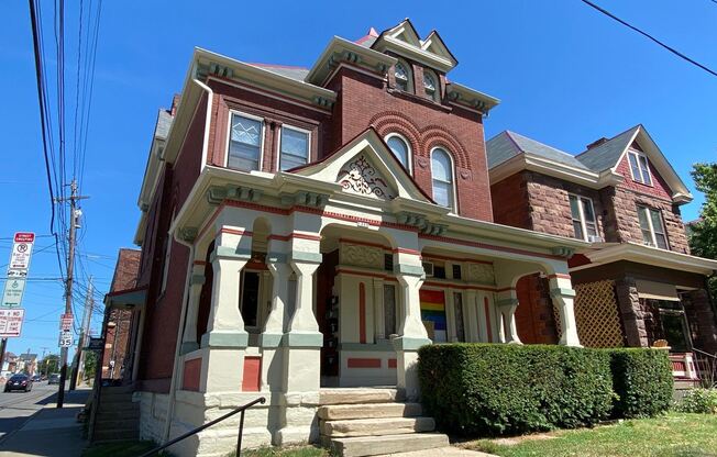 1260 Neil Ave