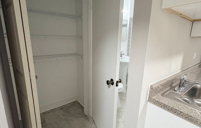 1 bed, 1 bath, 650 sqft, $1,050, Unit WL 207