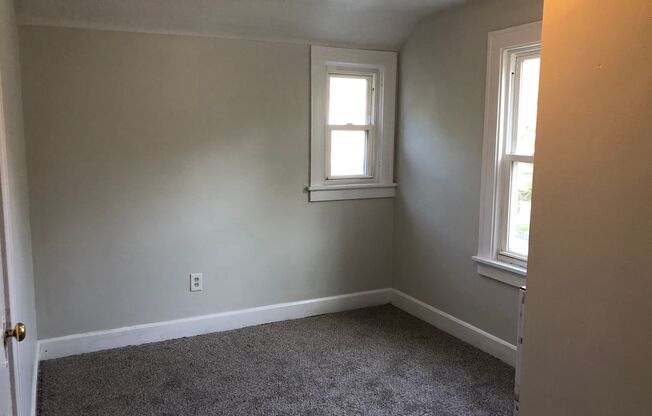 3 beds, 1 bath, $1,300