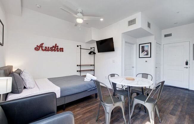 Studio, 1 bath, 360 sqft, $1,000, Unit 405