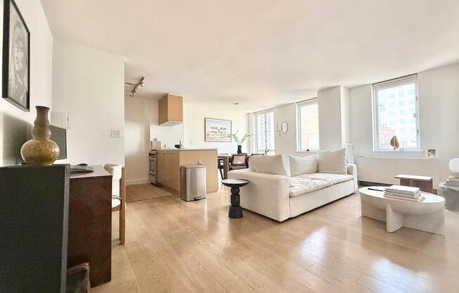 1 bed, 1 bath, $5,650, Unit 15A