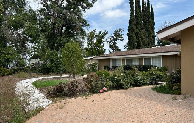 5545 MASON AVE