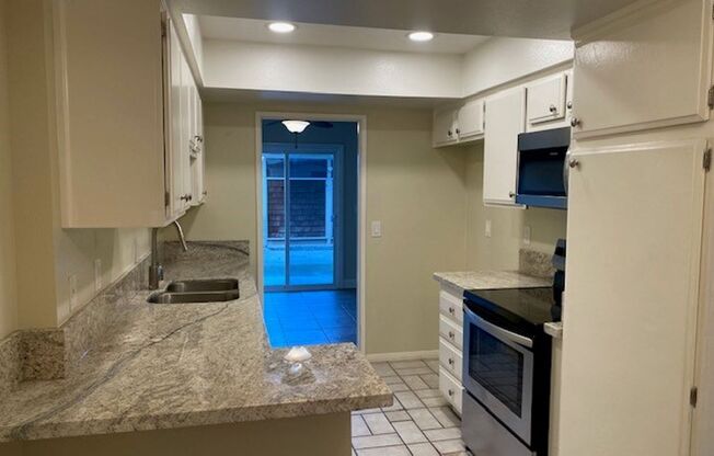 Villa Pacific: Blocks To The Beach! Dual Master 2 Bedroom 2.5 Bath Attached Townhouse,
