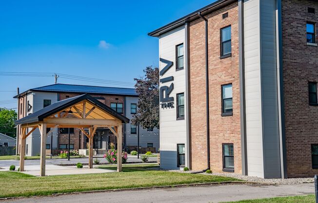 2 beds, 1 bath, 643 sqft, $995, Unit E02