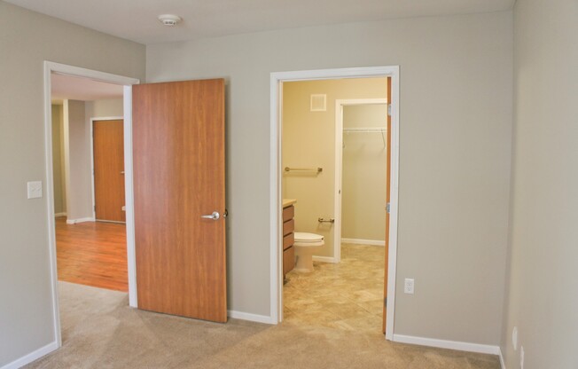 2 beds, 2 baths, 958 sqft, $1,275, Unit 203