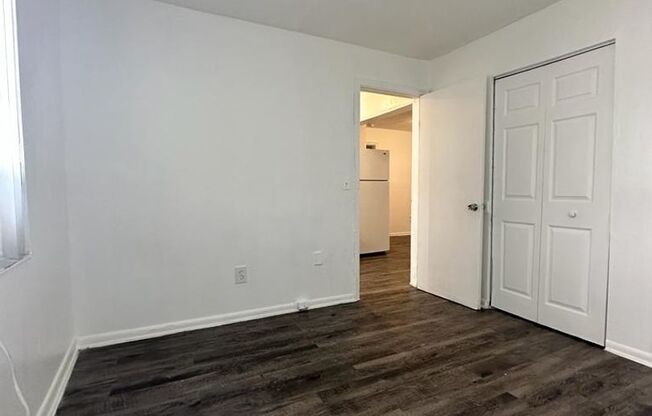 3 beds, 1 bath, 880 sqft, $2,300, Unit 5200-9