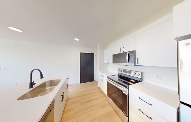 1 bed, 1 bath, 590 sqft, $895, Unit 905-301