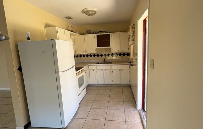 3 beds, 1 bath, $1,650