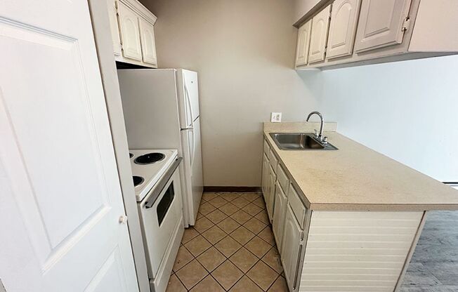 1 bed, 1 bath, 560 sqft, $795, Unit 601-33