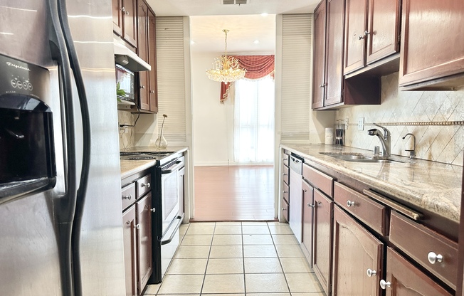 2177 S BEVERLY GLN BLVD