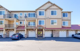 *Spectacular Light & Bright Updated 2 BD* 2 BA* Condo Located In Central Beaverton! *Great Location Minutes From Timberland Town Center + Convenient Access To HWY & Max Line!*