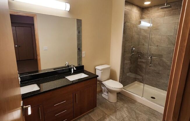 3 beds, 3 baths, 1,914 sqft, $3,950, Unit 606