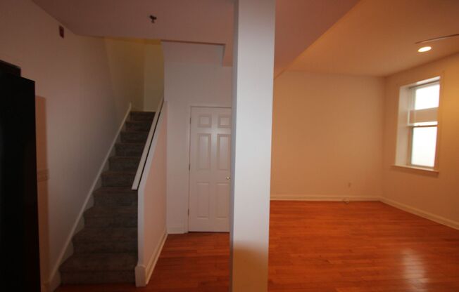 2 beds, 2 baths, 995 sqft, $1,800, Unit 201