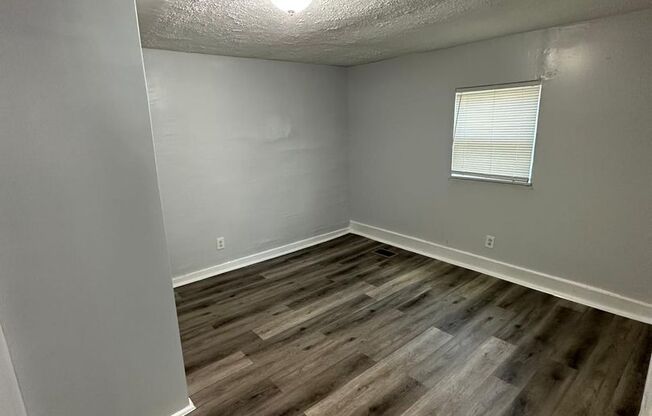 2 beds, 1 bath, $1,100