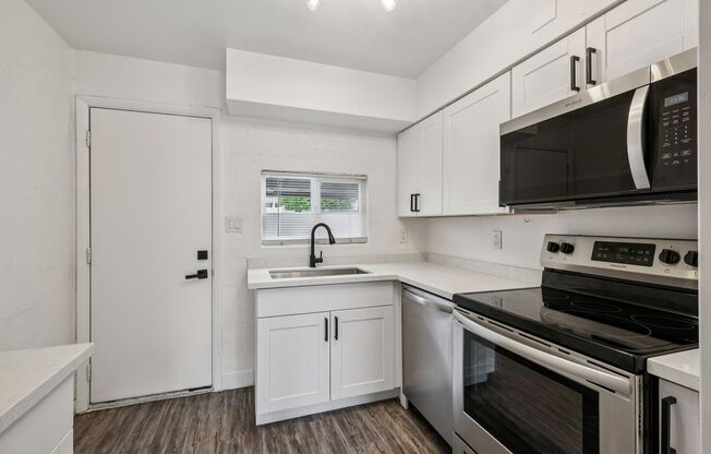 2 beds, 2 baths, 890 sqft, $1,549, Unit 229