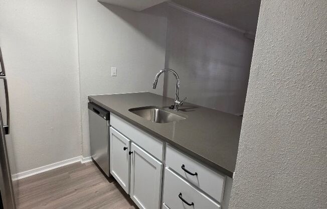 1 bed, 1 bath, 700 sqft, $1,305, Unit LAW11-119