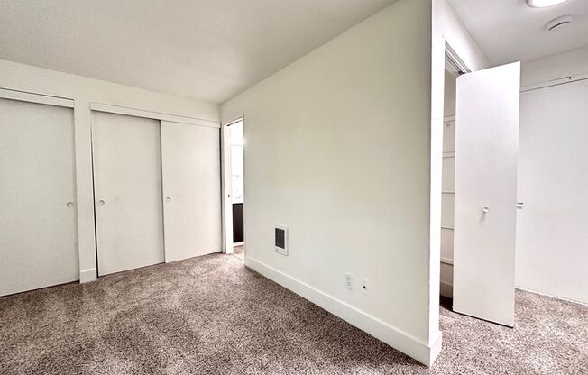 3 beds, 1.5 baths, 1,082 sqft, $1,925, Unit 16