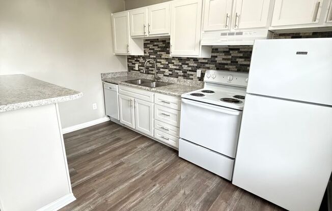 2 beds, 1 bath, 800 sqft, $1,025, Unit 472-B