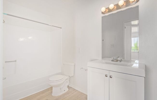 2 beds, 1 bath, 700 sqft, $1,150, Unit 221