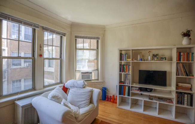 1041 N SHR