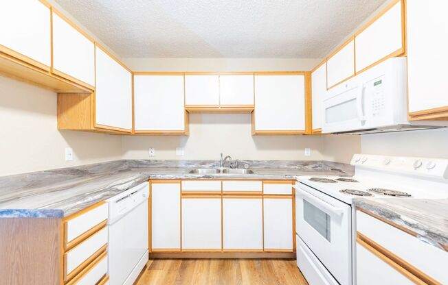 2 beds, 1 bath, 749 sqft, $1,175, Unit 104011