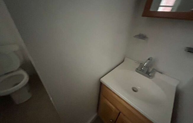 1 bed, 1 bath, 450 sqft, $900, Unit B403