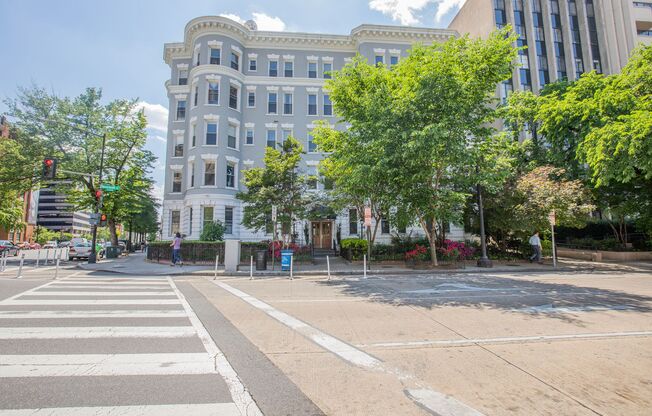 Spacious Studio Condo in Logan Circle!