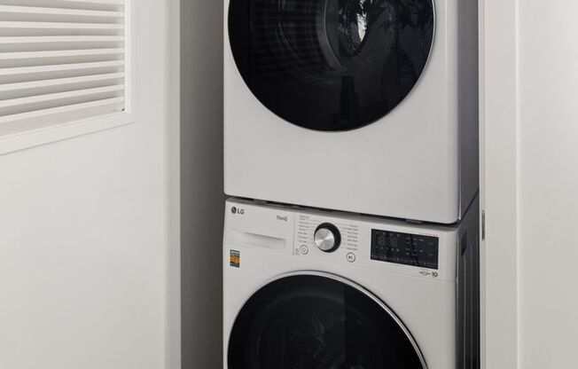 3 beds, 3 baths, 1,150 sqft, $4,300, Unit 101