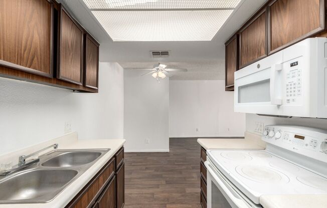1 bed, 1 bath, 727 sqft, $1,425, Unit Q109