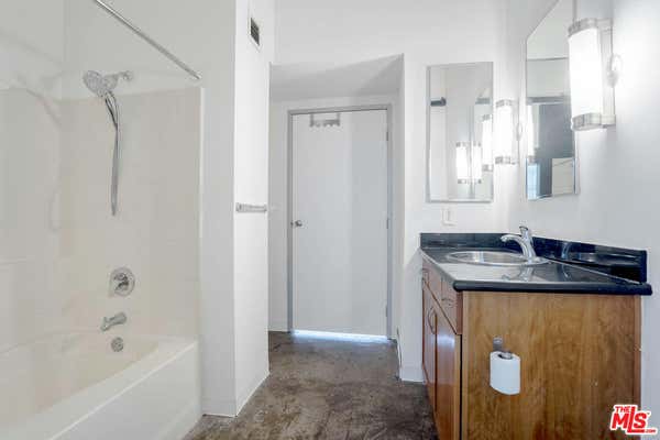 Studio, 1 bath, 720 sqft, $2,100, Unit 415