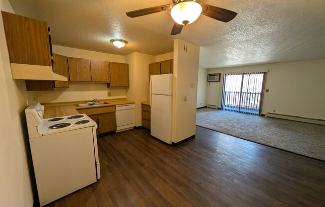 2 beds, 1 bath, 970 sqft, $1,149, Unit FB   5106