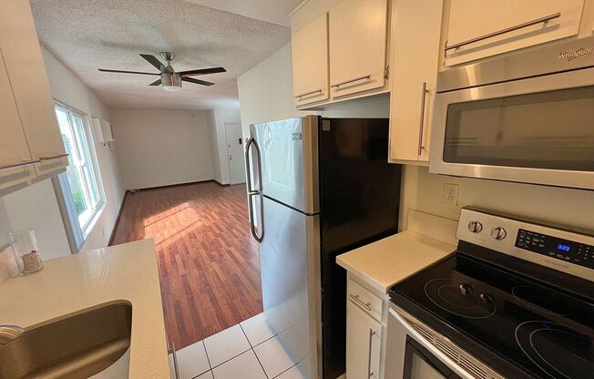 Studio, 1 bath, 400 sqft, $1,999, Unit 4