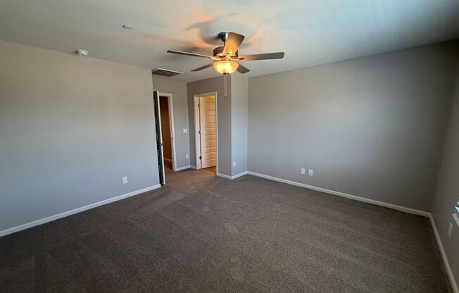 3 beds, 2.5 baths, $2,195, Unit # 22