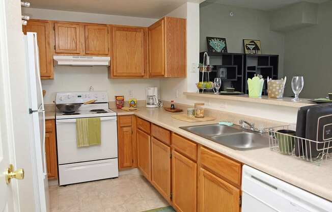 Full Kitchen at Denver Townhomes Near Cherry Creek State Park