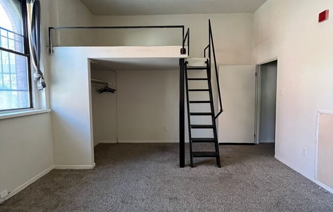 1 bed, 1 bath, 500 sqft, $1,095, Unit 3303-1R