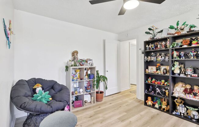 2 beds, 1 bath, 900 sqft, $1,225, Unit 136