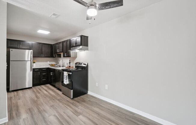 1 bed, 1 bath, 760 sqft, $1,180, Unit H114