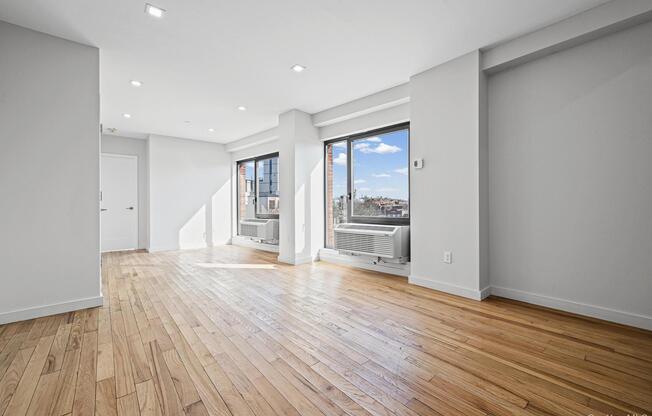 2 beds, 1.5 baths, 826 sqft, $5,800, Unit 5J