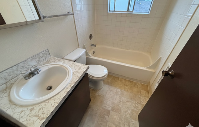 2 beds, 1 bath, 835 sqft, $1,395, Unit 4616 SE Milwaukie #19