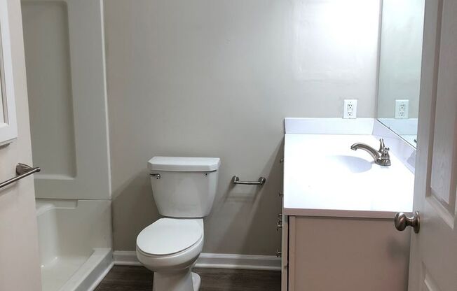 2 beds, 2 baths, 1,270 sqft, $1,600, Unit 2730-4 Pearl Remodel