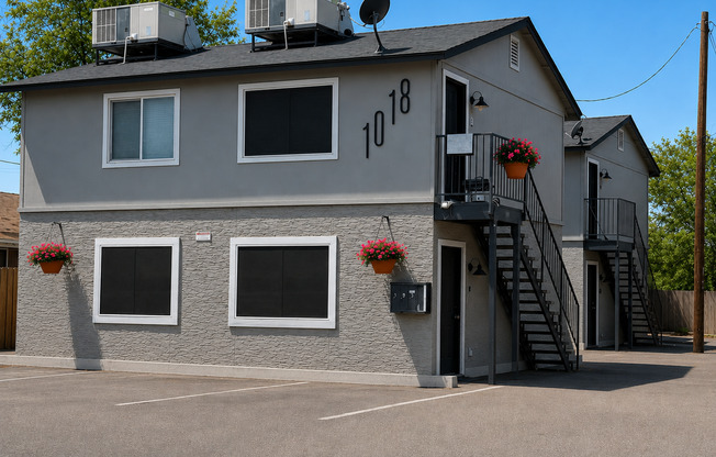 1018 N 22nd Place
