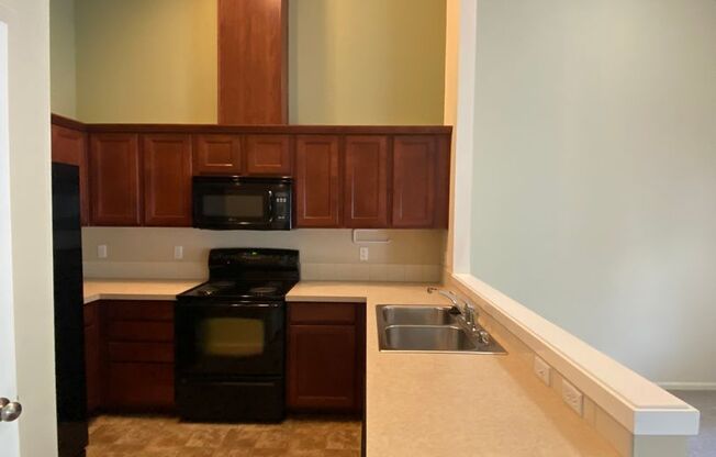 2 beds, 1 bath, $1,900