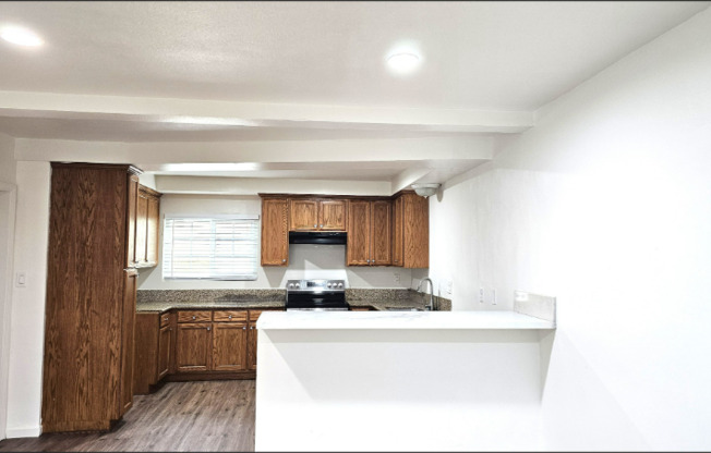 11516 EUCALYPTUS AVE