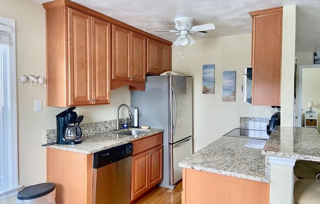 2 beds, 1 bath, $1,595, Unit #201