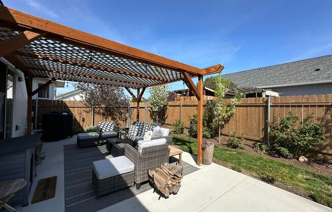 Beautiful 3/2 Home With Backyard Oasis!