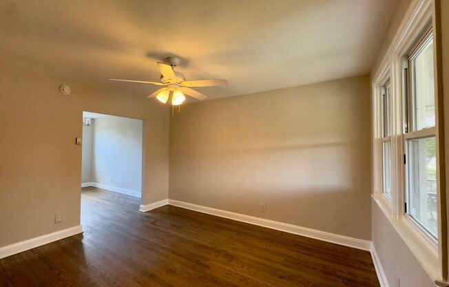Charming 2 Bedroom/1 Bathroom Townhome in Essex, Baltimore, MD!