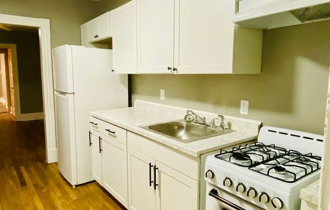 2 beds, 1 bath, $1,595, Unit Unit A