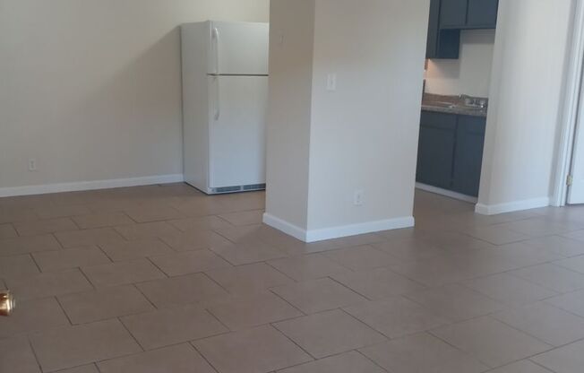 1 bed, 1 bath, 620 sqft, $1,200, Unit 3220 E