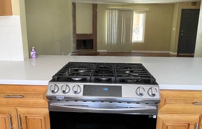 3 beds, 2.5 baths, 1,461 sqft, $3,300, Unit C