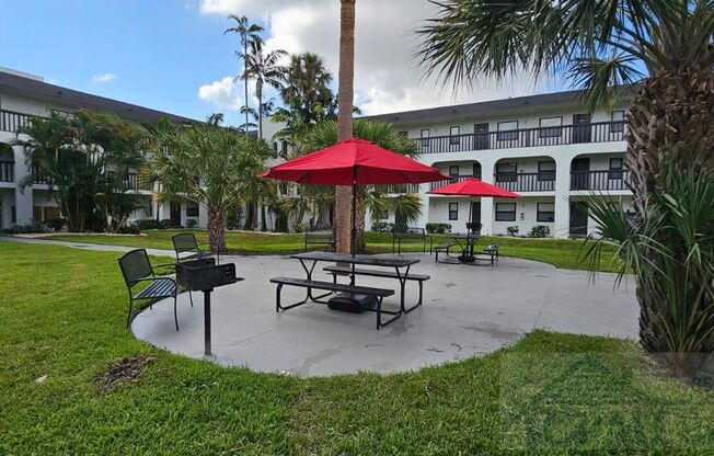 Oversized & Underpriced in Trendy Downtown/Riverside Park Ft Lauderdale - open Courtyard, Pool, Impact windows